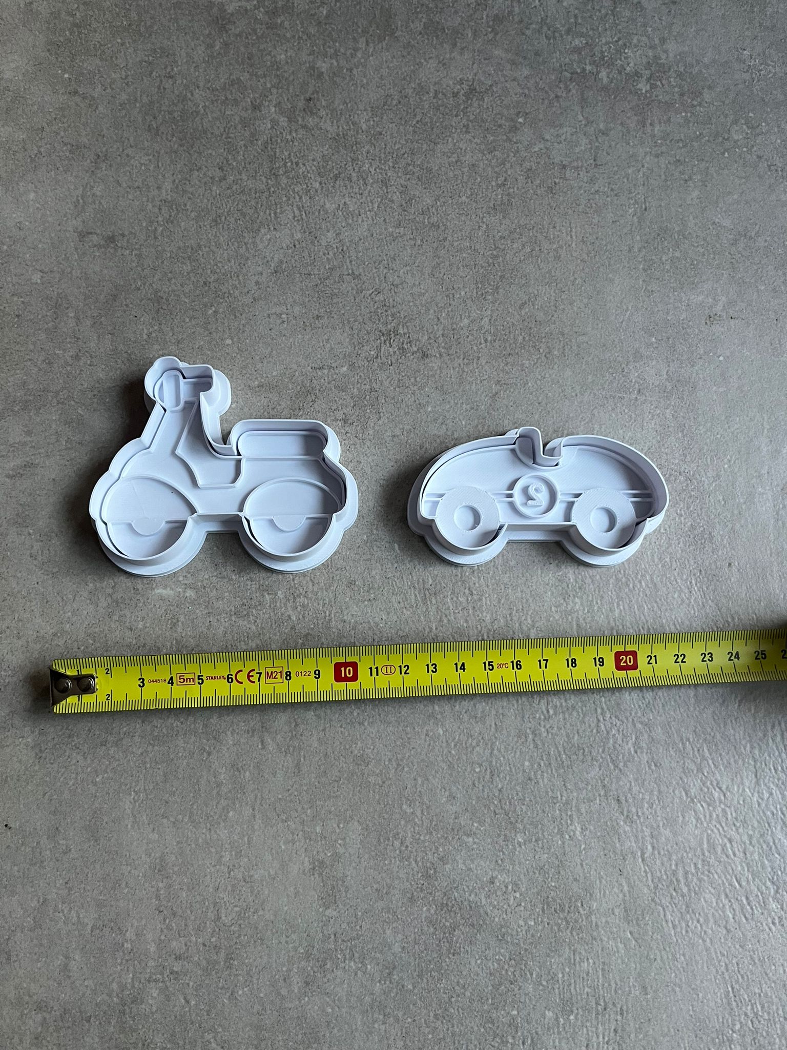 Scooter & Auto Koekjesvormen – Set van 2 🛵🚗 - Afbeelding 2